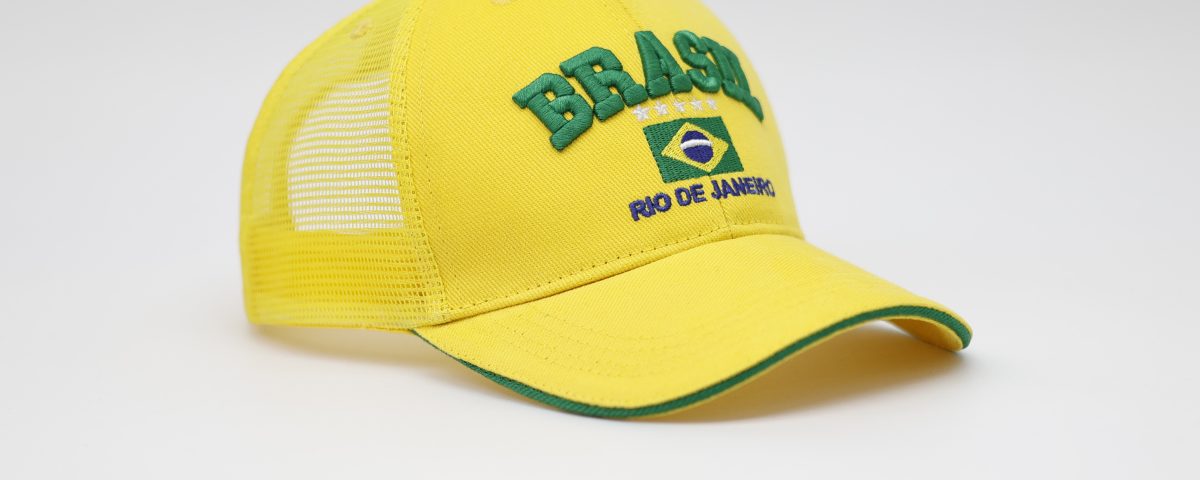 Boné trucker amarelo personalizado com bordado — produção Showa Bonés para revenda