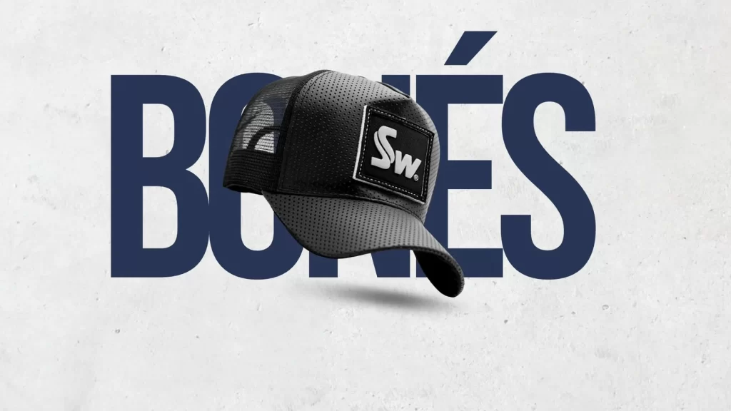 Boné trucker com bordado aplicado, exemplo do que a fábrica produz para quem busca bonés personalizados no Paraná